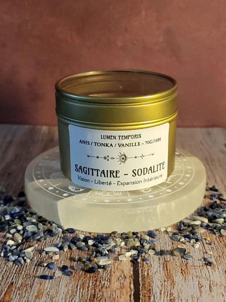 Bougie Astrologique Sagittaire – Sodalite • Vision, Expansion & Liberté (70 grammes / ~18 heures de combustion)