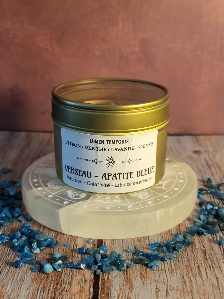 Bougie Astrologique Verseau – Apatite Bleue • Intuition, Créativité & Liberté (70 grammes / ~18 heures de combustion)