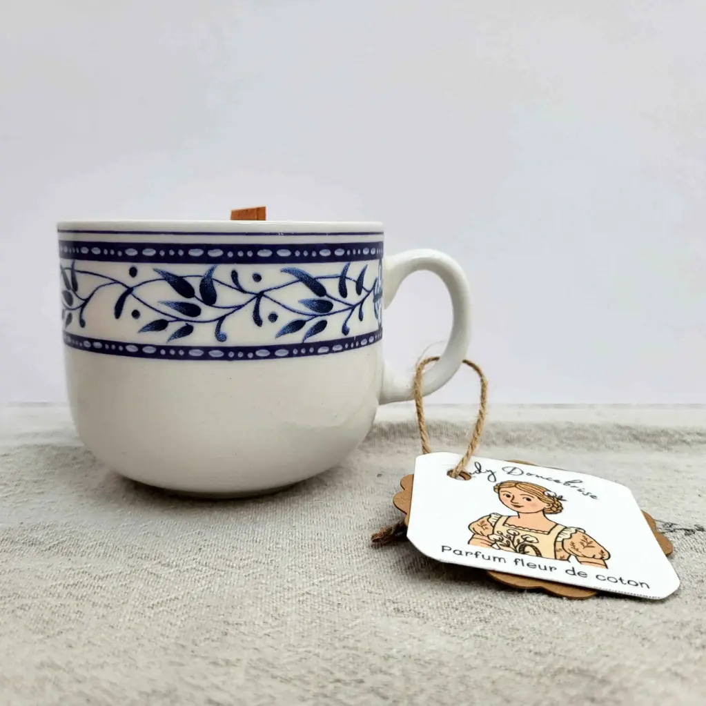 Lady Doucebrise - bordure bleue