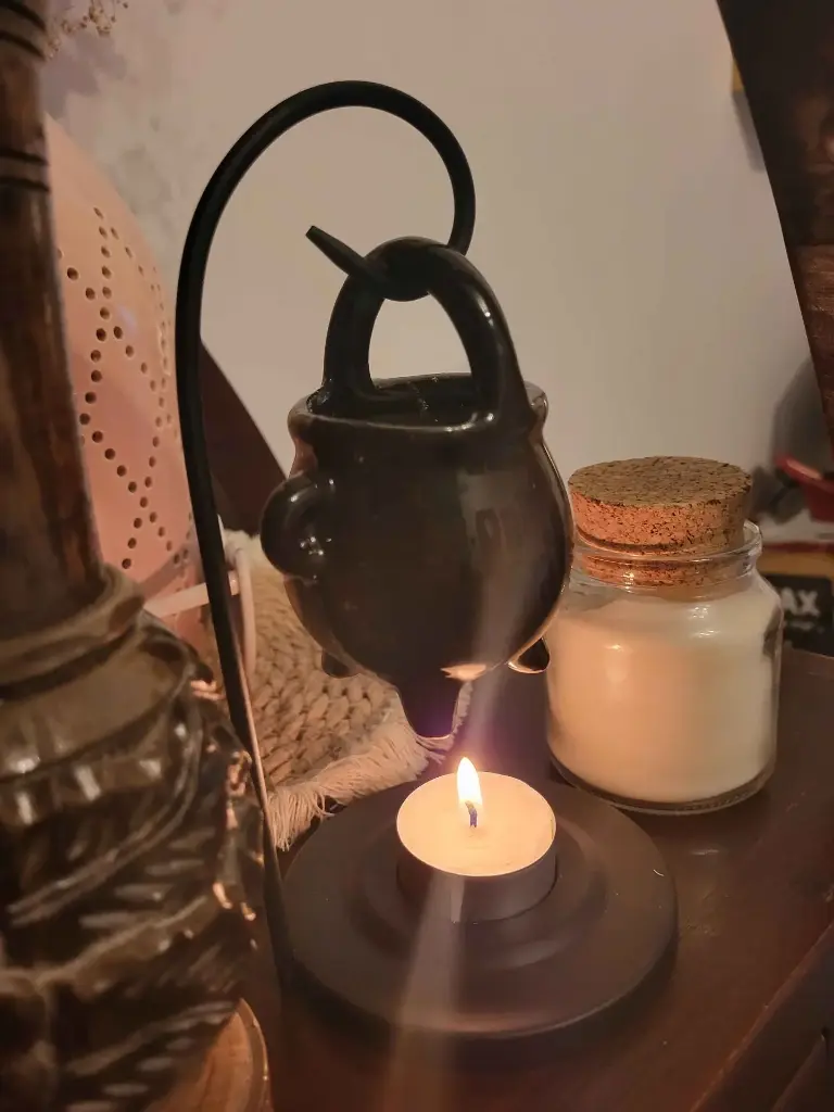 Brûleur à fondant parfumé – chaudron suspendu