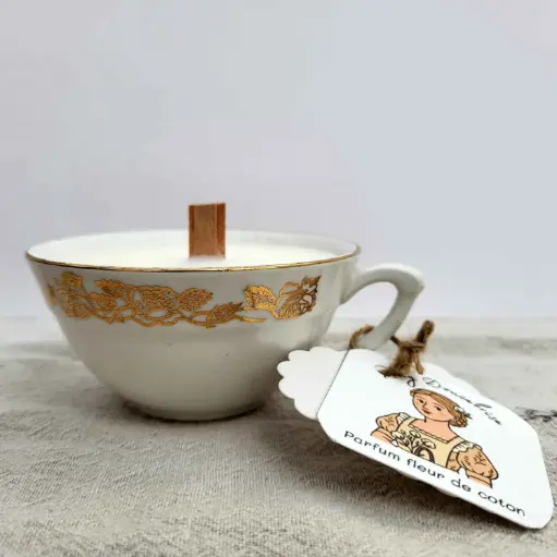 Lady Doucebrise - bordure dorée