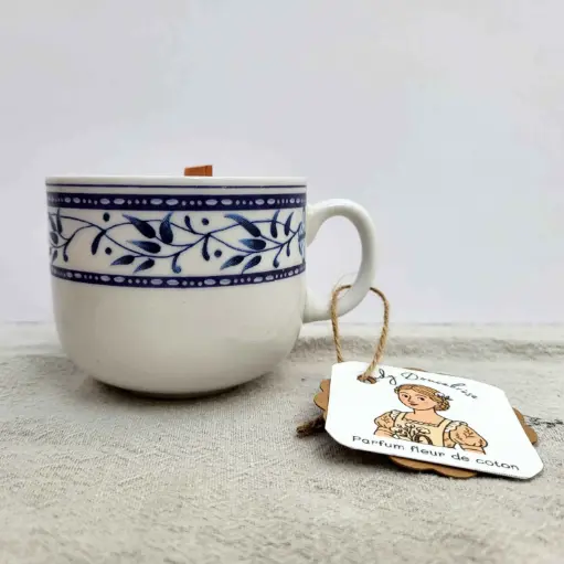 Lady Doucebrise - bordure bleue